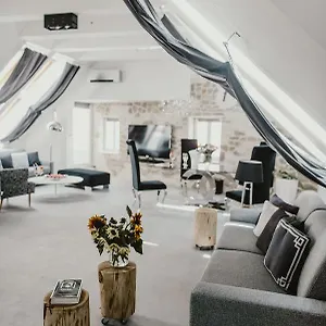 https://coco-chanel-boutique-apartment.brnohotels.org